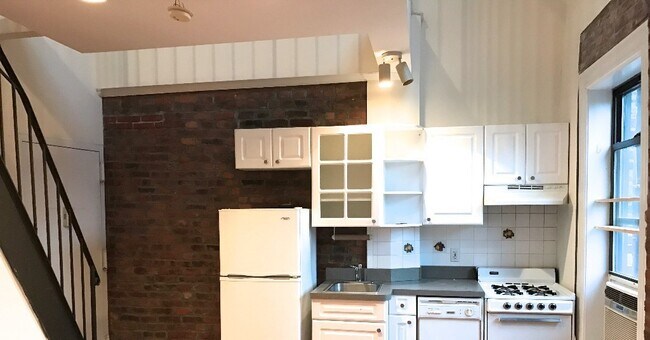 Building Photo - 234 Mott St