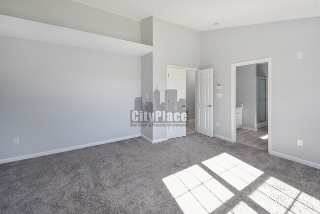 Building Photo - 6677 W Longview Dr