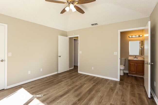Building Photo - 8338 Century Point Dr S