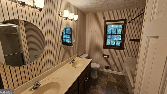 Building Photo - 2858 Livsey Dr