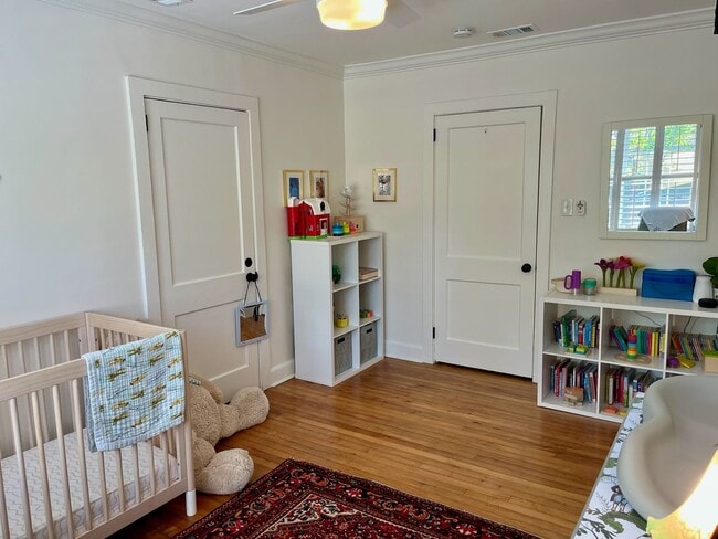 Building Photo - 3/2 Duplex Conveniently Situated in an Established Neighborhood!