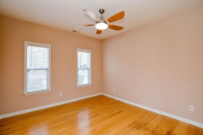 Building Photo - Inviting rancher ready now!