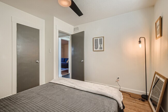 Building Photo - 940 S Arcadia St