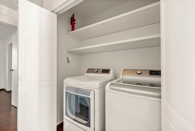 Building Photo - Top-Floor Condo with Panoramic Lake Easter Views, Vaulted Ceilings & Modern Updates!