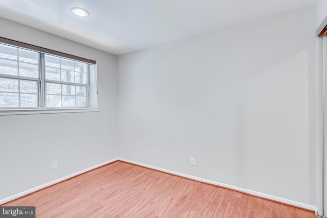 Building Photo - 2844 S Wakefield St