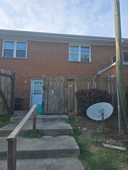 Building Photo - 1307 W Meadowview Rd