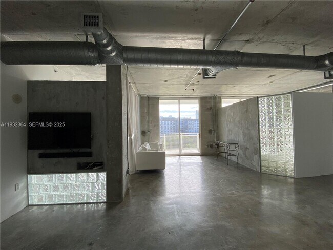 Building Photo - 444 NE 30th St