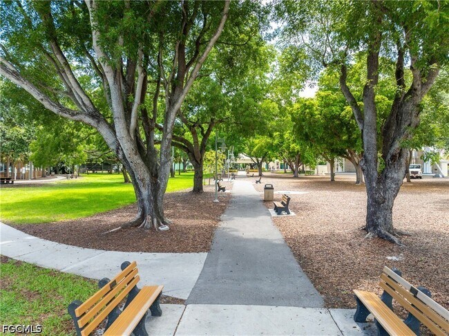 Building Photo - 547 101st Ave N