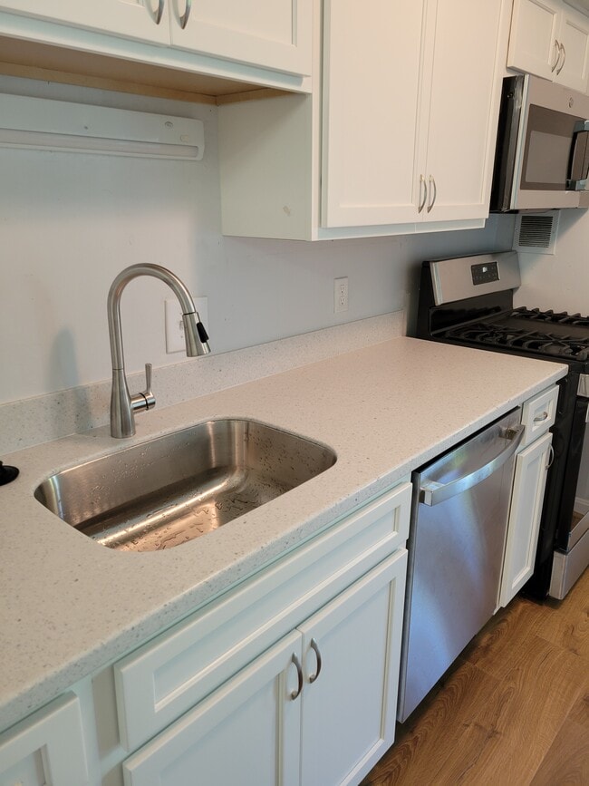 Building Photo - 7533 Spring Lake Dr