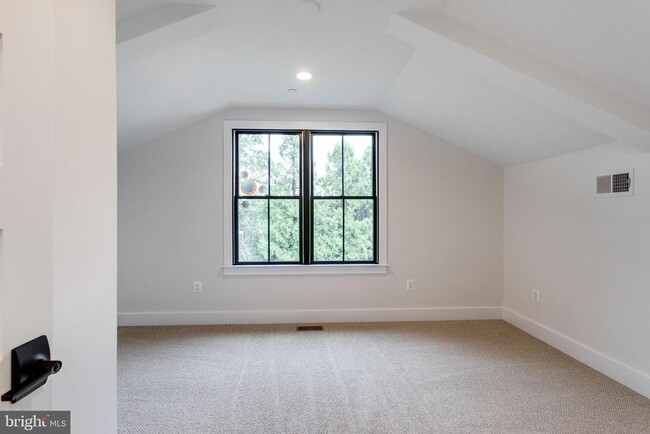 Building Photo - 5615 McLean Dr