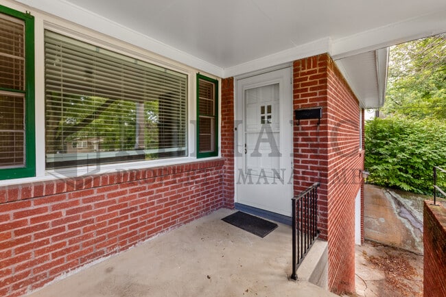 Building Photo - 1014 N Yale Ave