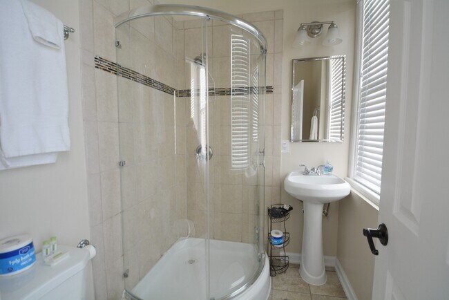 Building Photo - 118 3rd St SE