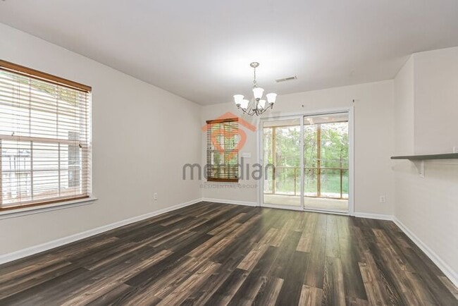 Building Photo - 3 bed / 2.5 bath - Move-in today!