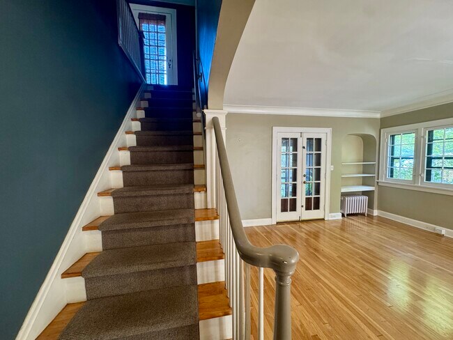 Building Photo - 3403 Dellwood Rd