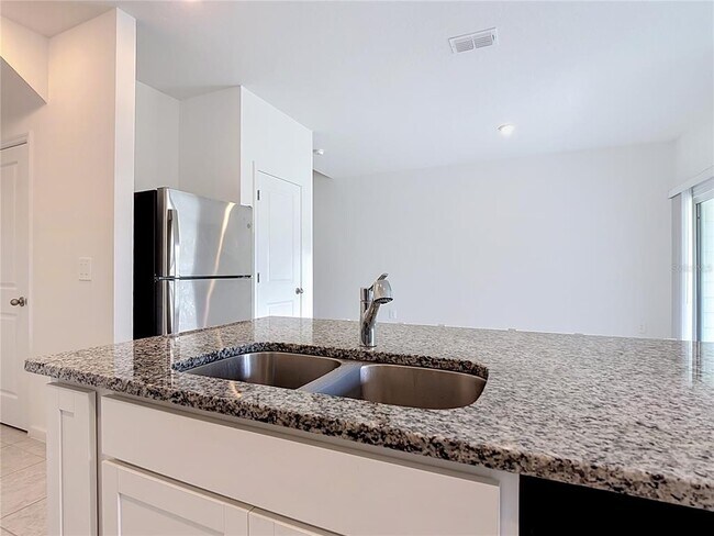 Building Photo - 2542 Grey Hawk Dr