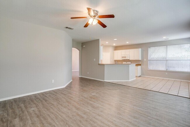 Building Photo - Large 4 Bedroom 3.5 Bathroom- Eagle Mounta...