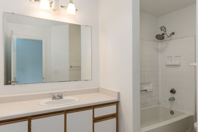 Building Photo - Tualatin condo for rent
