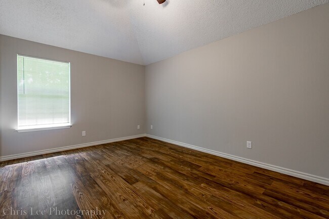 Building Photo - Beautiful 3 Bedroom Home 5 minutes From UofA!