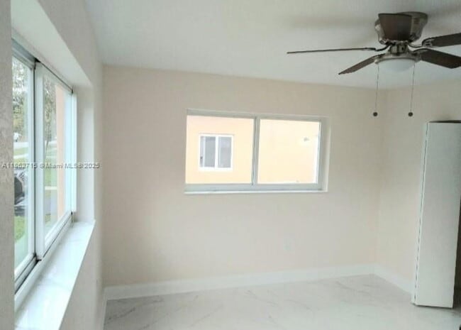 Building Photo - 900 NE 154th St