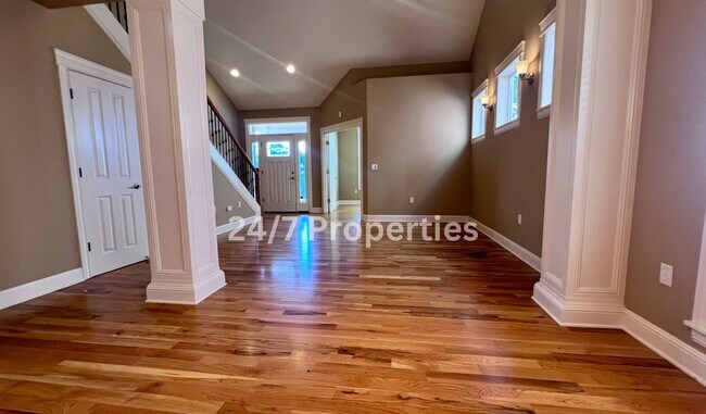 Building Photo - Large 4BD I 2.5BA Home - West Linn!