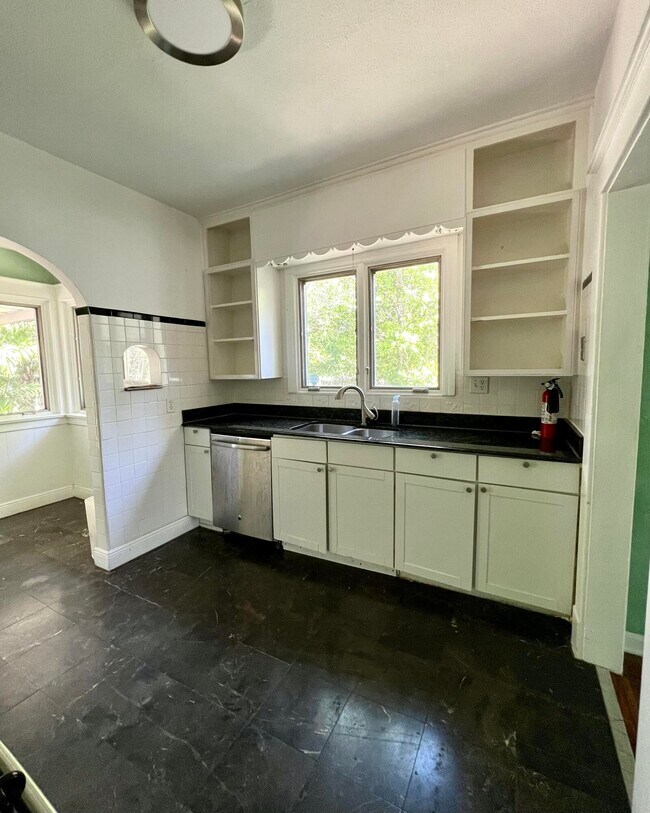 Building Photo - 5415 N Flagler Dr