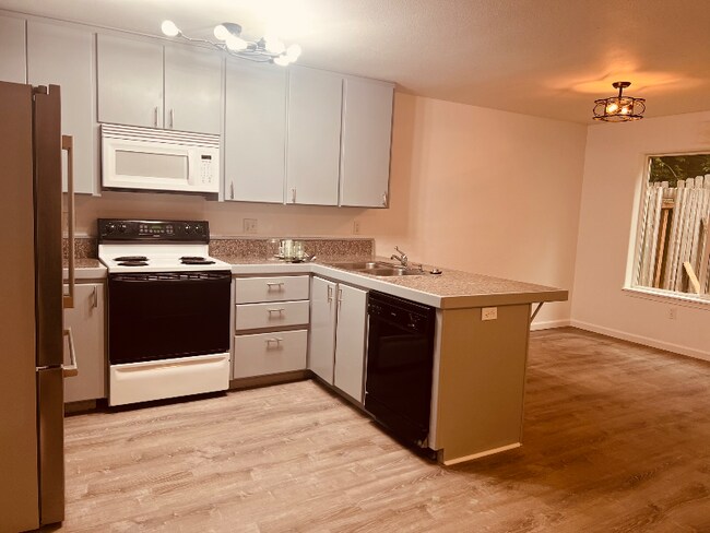 Building Photo - 2125 Hamilton Ave