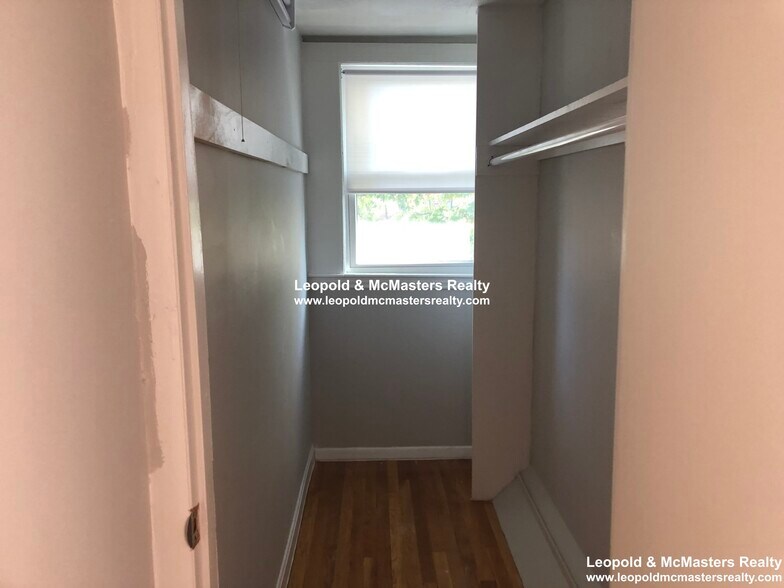 Building Photo - 127 Lanark Rd