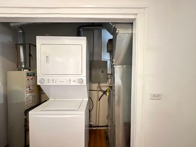 Building Photo - 4550 N Western Ave