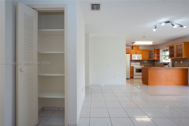 Building Photo - 3650 SW 27th St