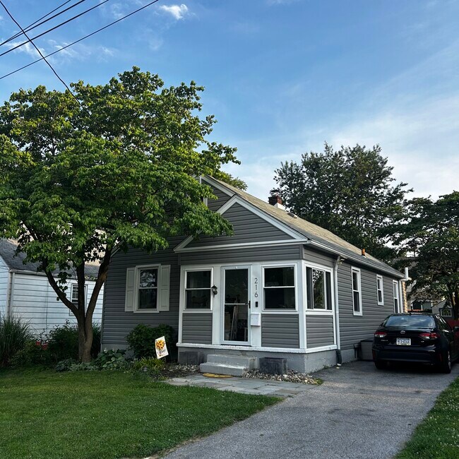 Building Photo - 216 Cedar Rd
