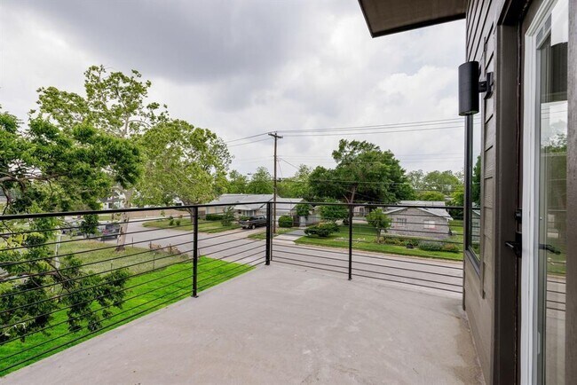 Building Photo - 8507 Hathaway Dr