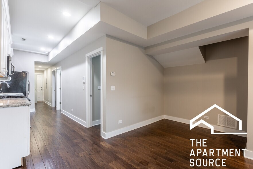 Building Photo - 2449 N Ashland Ave