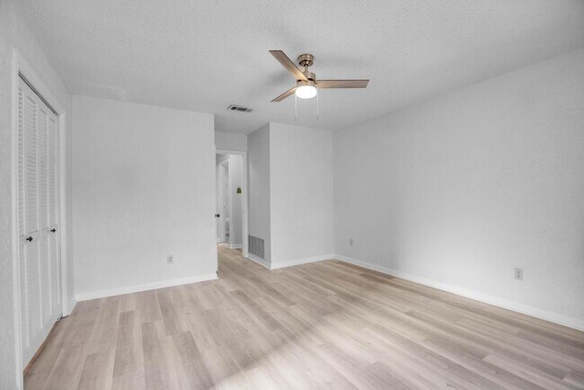 Building Photo - 9427 Braeburn Glen St