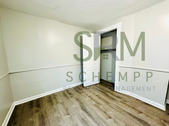 Building Photo - Spacious 2-3 bedroom home in Park Hill- Section 8 accepted