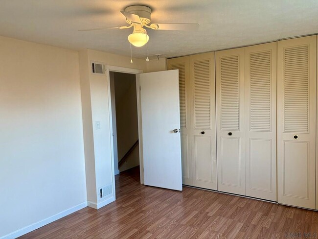 Building Photo - 427 Devon Dr