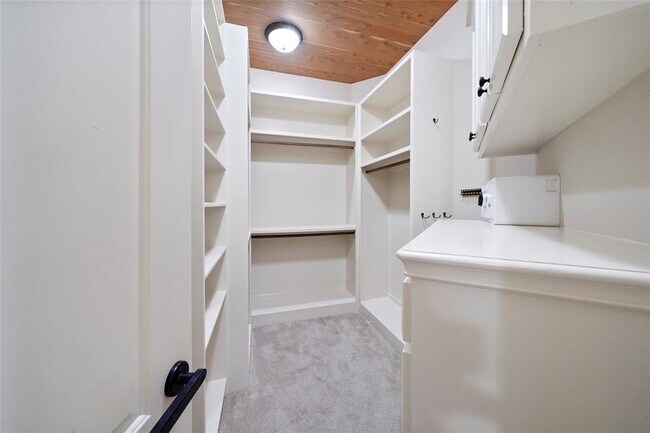 Building Photo - 30 N Palmiera Cir