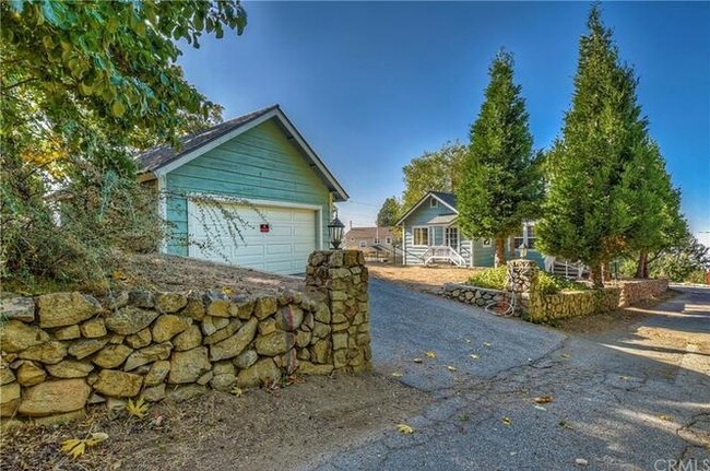 Building Photo - 1165 Saturn Way