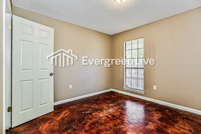 Building Photo - 2906 Elam St