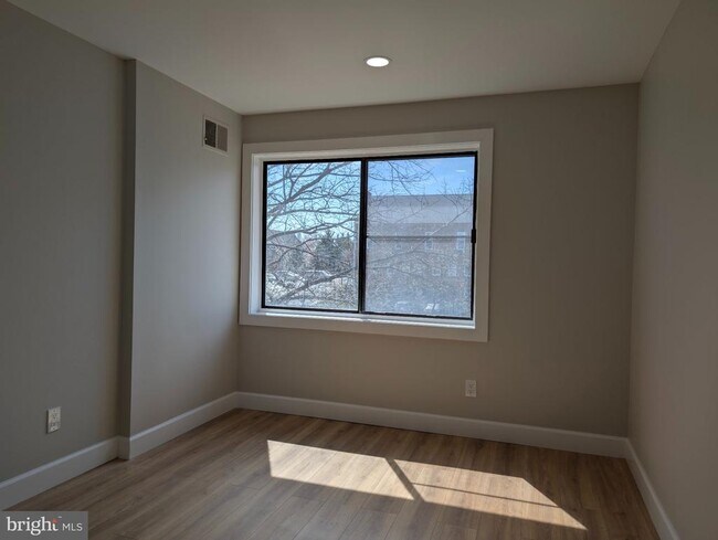 Building Photo - 6431 Richmond Hwy