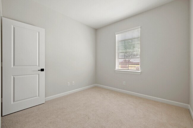 Building Photo - 13920 Starboard Reach Dr