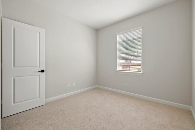 Building Photo - 3026 Banyan Dr