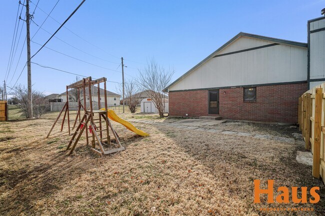 Building Photo - 1839 SE 43rd Terrace