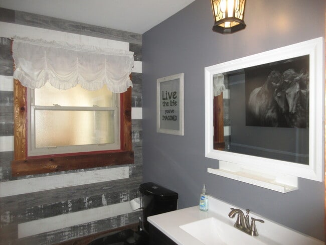 Building Photo - 8538 Washington St