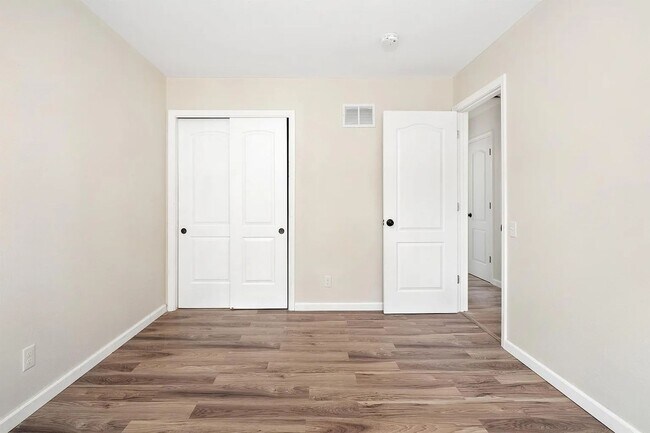 Building Photo - Updated 3 bedroom home in Florissant with garage