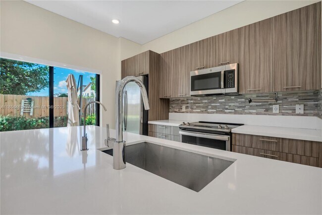 Building Photo - 8151 NW 104th Ave