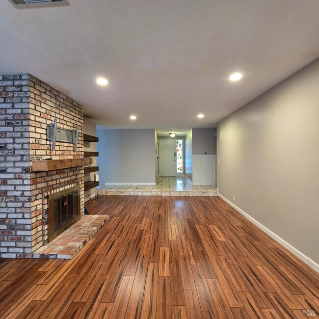 Building Photo - 464 Hartwick Ln