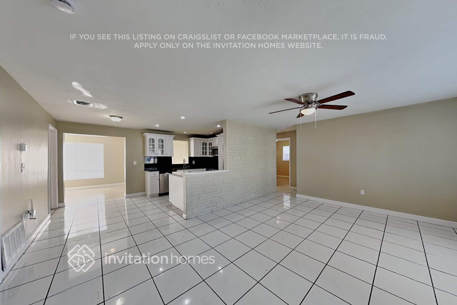 Building Photo - 2401 Jamaica Dr