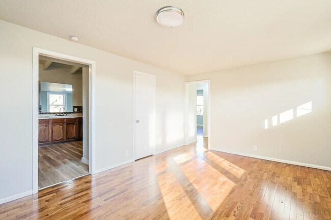 Building Photo - 3713 Woodlawn Terrace