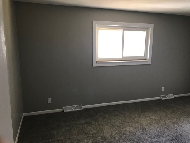 Building Photo - 435 E Woodlawn Pl