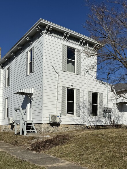 Building Photo - 338 S High St